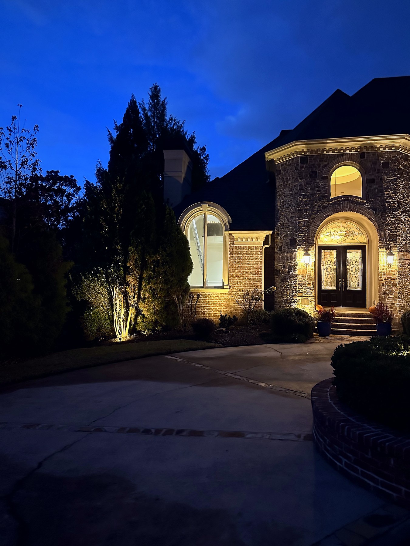 The Art of Uplighting: Transforming Architectural Features